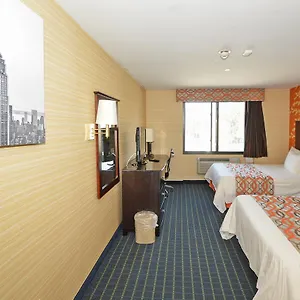 - Laguardia Airport Hotel